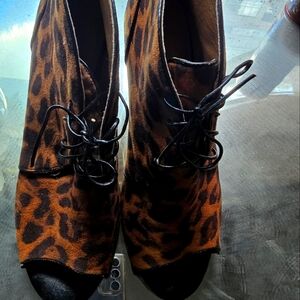 Women's Leopard print bootie